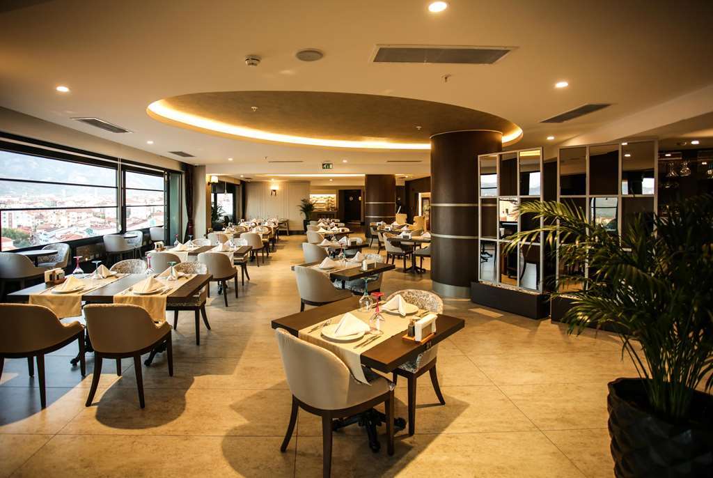 Ramada By Wyndham Isparta Restaurant bilde